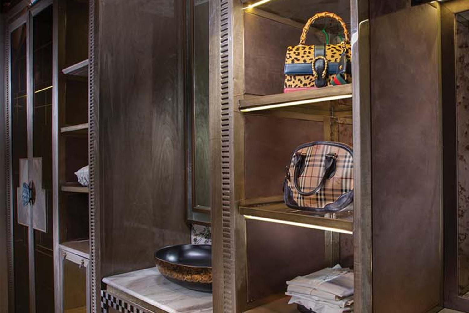 Streamlined Features in Modern Wardrobe Design in India