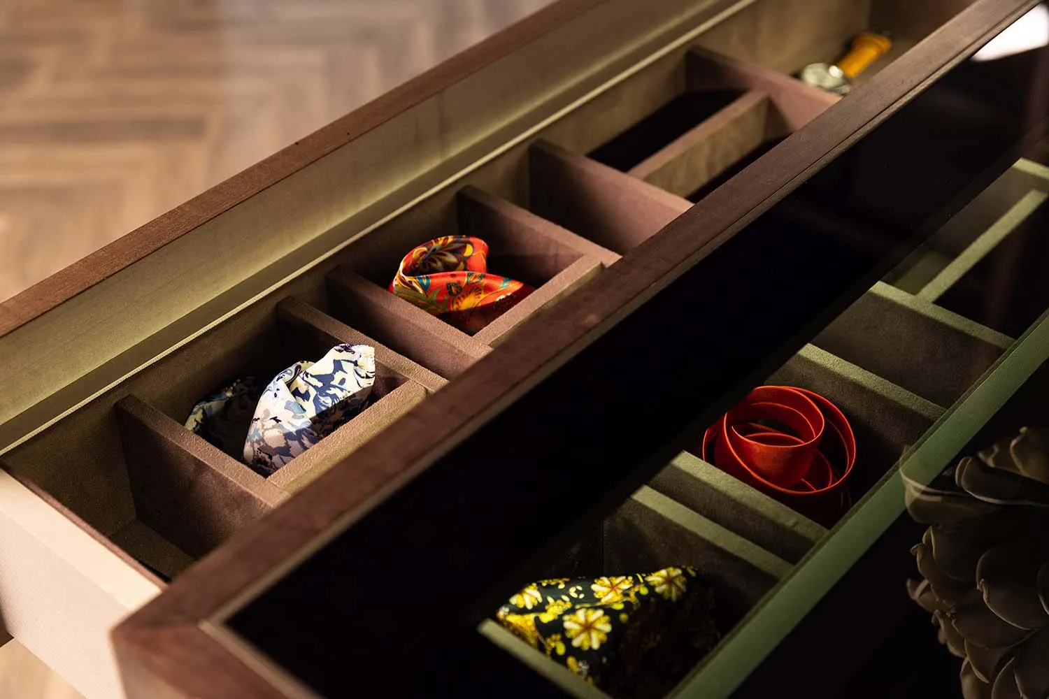 Luxury in Layers: Walk In Closet for Homes and Organised Living